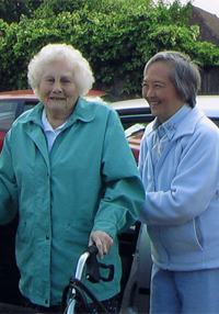 A volunteer One-to-one Helper with her client. A volunteer One-to-one Helper with her client.