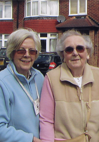 A volunteer One-to-one Helper with her client. A volunteer One-to-one Helper with her client.